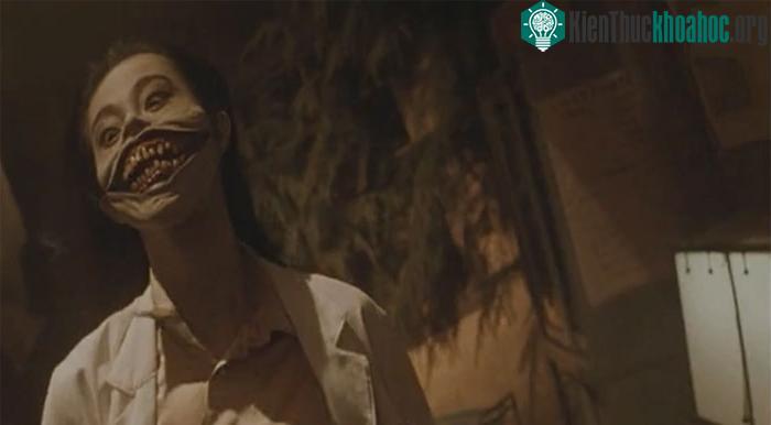 Hình ảnh Kuchisake-onna được dựng trên phim.