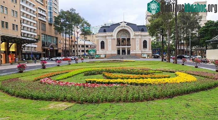 Mặt bằng khu vực trước Ga Nhà hát Thành phố.