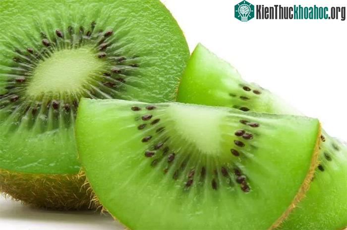 Kiwi giàu chất xơ, kali, acid folic, vitamin C và E.