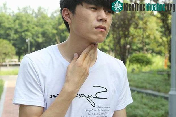 Với những người khỏe mạnh có thể nuốt đờm trực tiếp và tác hại của nó đối với cơ thể là rất nhỏ.