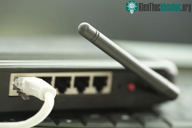 Các nhà nghiên cứu tìm ra công nghệ mới cho phép sạc điện thoại thông qua sóng Wi-Fi ảnh 1