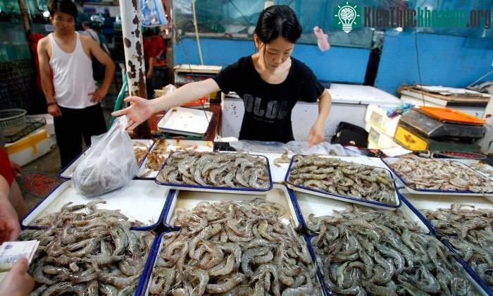 Xuất hiện virus bí ẩn ở Trung Quốc, một con tôm nhiễm bệnh hủy diệt cả đàn ảnh 1
