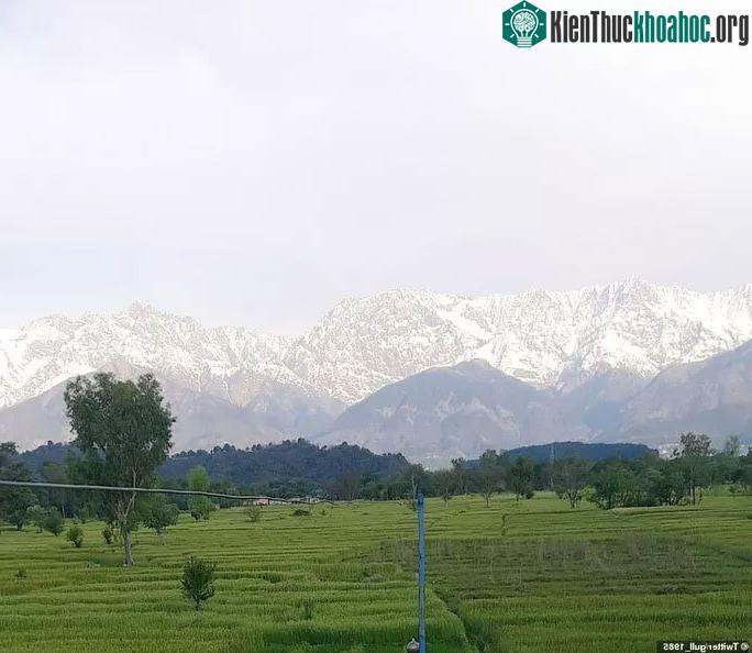 Người dân tại nhiều khu vực của Ấn Độ có thể nhìn thấy dãy Himalaya từ khoảng cách hơn 200 km