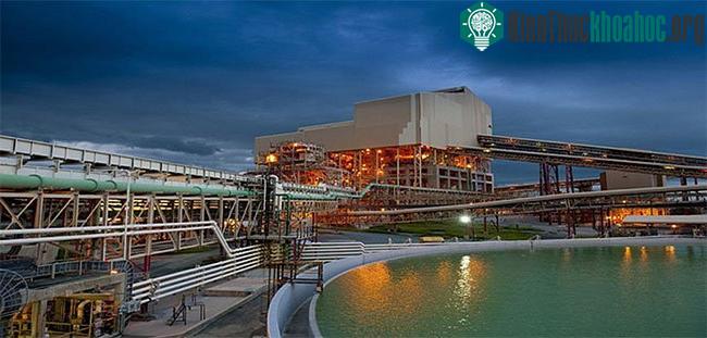 Sau đó quặng được trộn với hóa chất ferosilic với độ đậm đặc nhất định trong quá trình có tên gọi là DMS .