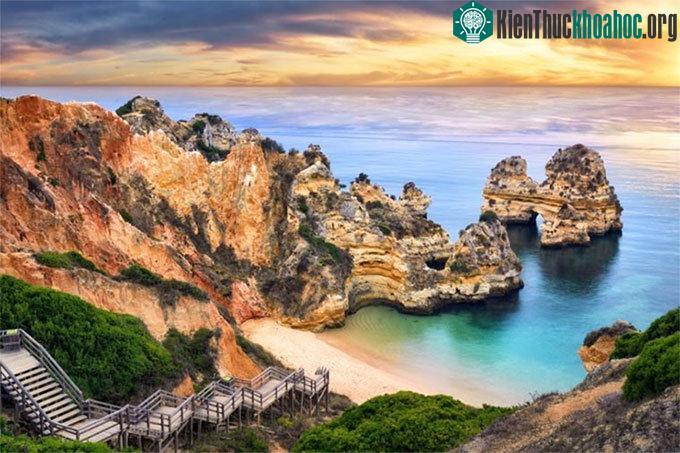 Bãi biển Camilo, Bồ Đảo Nha