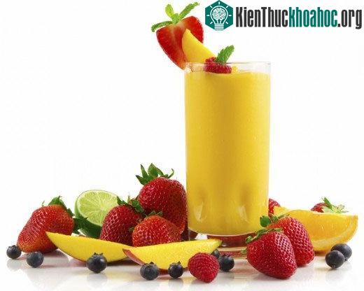 Nước ép dâu tây và xoài
