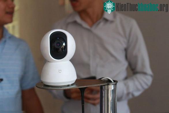 Bác sĩ và người cách ly có thể trao đổi qua hệ thống loa, micro trên robot mà không cần tiếp xúc trực tiếp