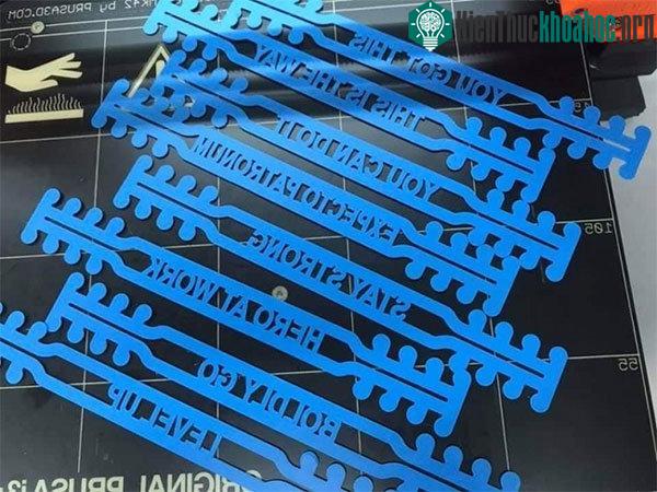 Cậu bé 12 tuổi sáng chế thiết bị chống đau tai khi đeo khẩu trang ảnh 3