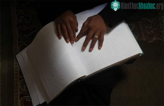 Chữ nổi dành cho người mù là sáng tạo của chính một người mù, ông Louis Braille. (Ảnh: Getty Images).
