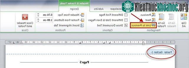 Nhấn bỏ màu vàng ở Link to Previous trong phần Design của Header & Footer Tools.