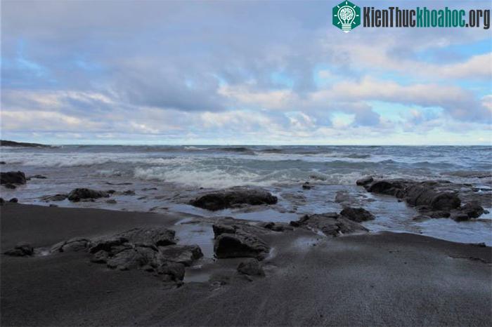 Bãi biển Punalu"u, Hawaii