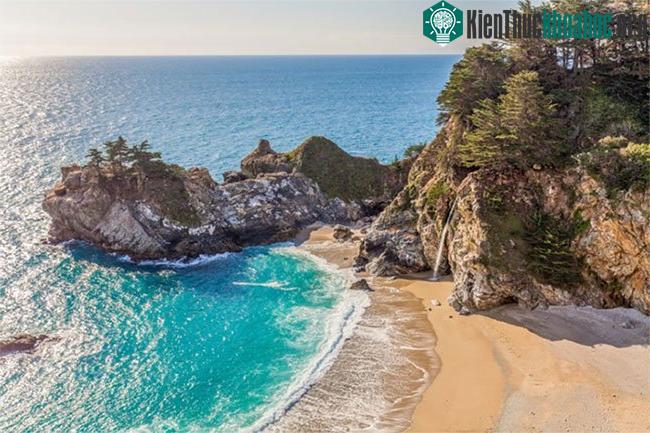 Bãi biển McWay Falls, Mỹ