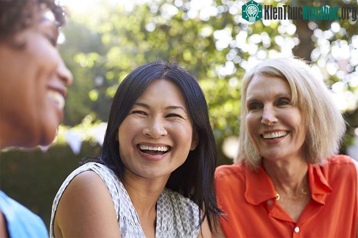 Tăng cân đi cùng với mãn kinh chỉ là “sản phẩm phụ” của tuổi già.