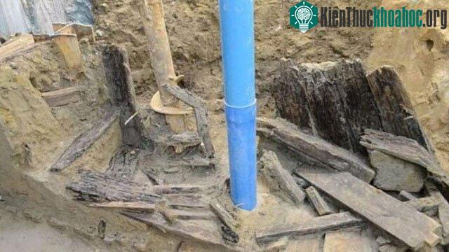 Phát hiện đường hầm lát gỗ bí mật xây từ thế kỷ 19 ảnh 0