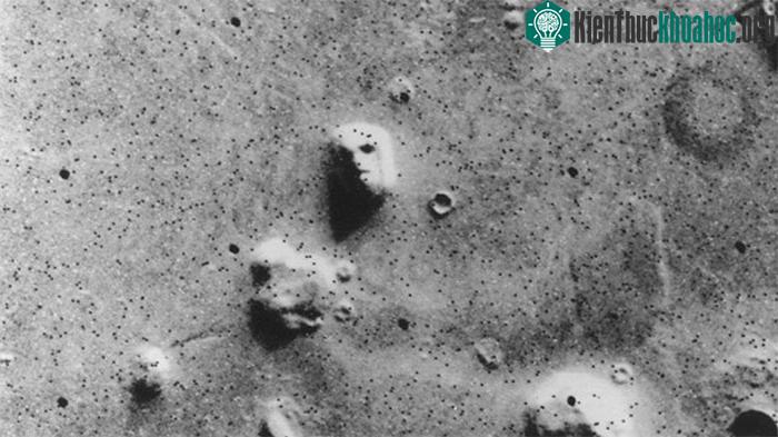 Gương mặt sao Hỏa hiện được dùng như ví dụ kinh điển cho chứng pareidolia