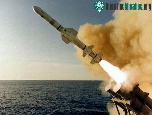 Tên lửa là một vật bay lợi dụng chất khí do nó tự phụt ra để tạo ra phản lực đẩy nó tiến lên