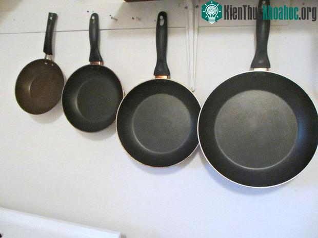 Đúng là chiếc lỗ này có công dụng như vậy, nhưng chưa phải tất cả đâu.