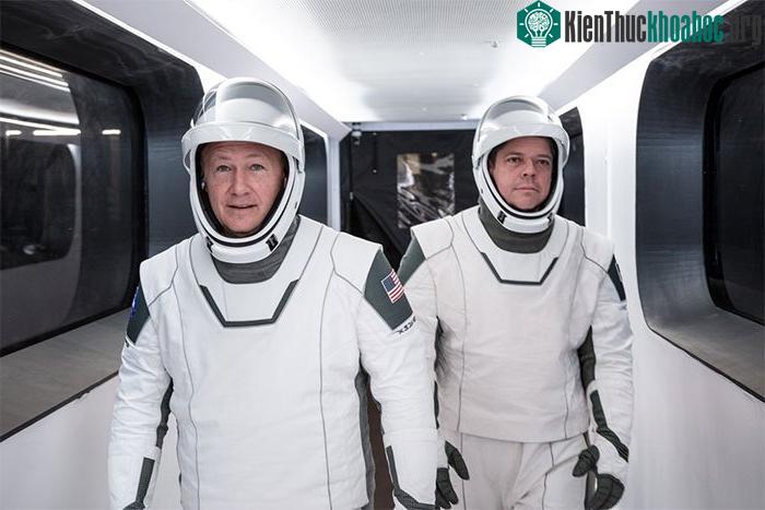 "Tôi muốn mọi người cảm thấy như một anh hùng khi khoác lên bộ quần áo đó", Musk nói.