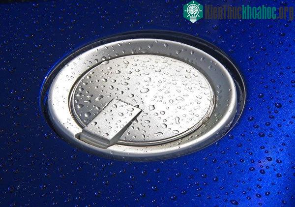 Làm sao mà nước vào được bình xăng?