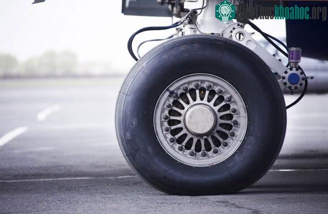 Những điều không phải ai cũng biết về lốp máy bay ảnh 1