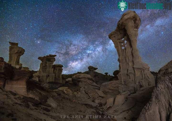 Heavenly Throne – Tác giả Ryan Smith.