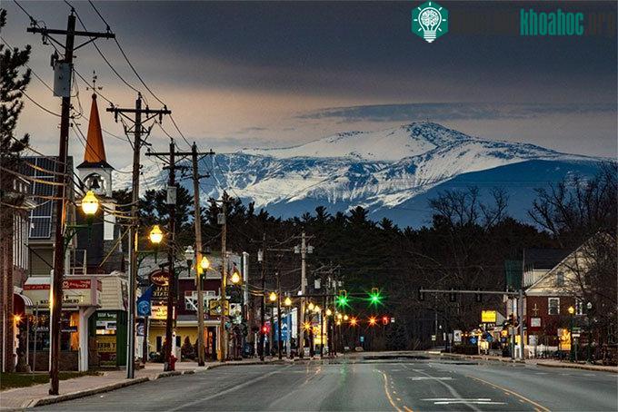 Đỉnh Washington vừa uy nghiêm, vừa thấp thoáng bí ẩn khi nhìn từ làng North Conway
