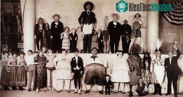 Các thành viên trong gánh xiếc Barnum & Bailey.