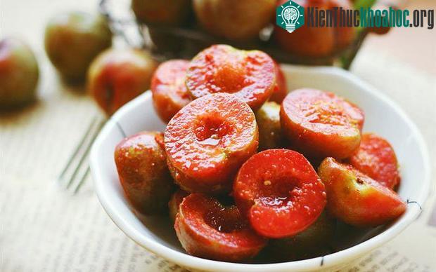 Mận rất ngon bổ nhưng mọi người không nên ăn nhiều mận một lúc vì sẽ gây hại cho sức khỏe.
