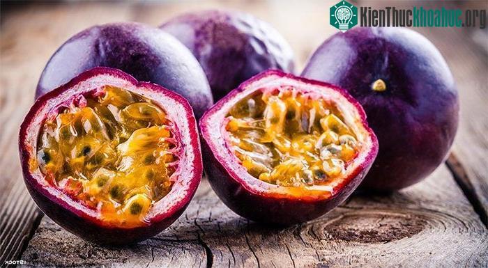 Chanh leo cung cấp nhiều chất xơ, giúp điều chỉnh hệ thống tiêu hóa, giữ cho đường ruột khỏe mạnh...