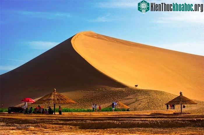 Gobi là nơi nổi tiếng với nhiều cảnh đẹp.