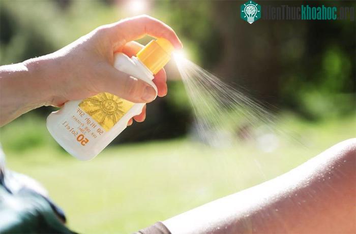 Kem chống nắng phải có khả năng chống tia UVA và UVB, trong đó SPF từ 30 trở lên.