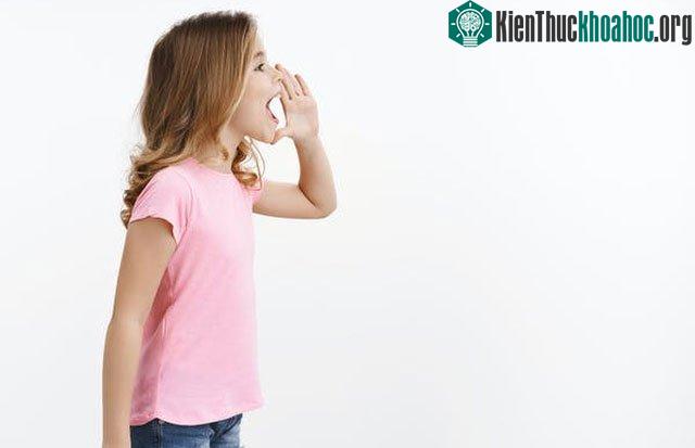 Bạn sẽ dễ bị thức giấc nếu bộ não cho rằng âm thanh đó là quan trọng, ví dụ như ai đó gọi tên bạn.