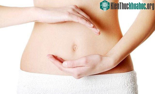 Huyệt đạo Thần khuyết nằm giữa rốn, bôi gừng ở vị trí này còn có thể giúp giảm cân và bảo vệ sức khỏe tổng thể. (Ảnh minh họa).
