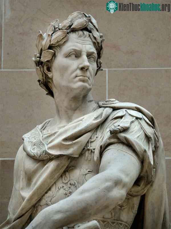 Vụ nổ núi lửa xảy ra ngay trước vụ ám sát Julius Caesar.
