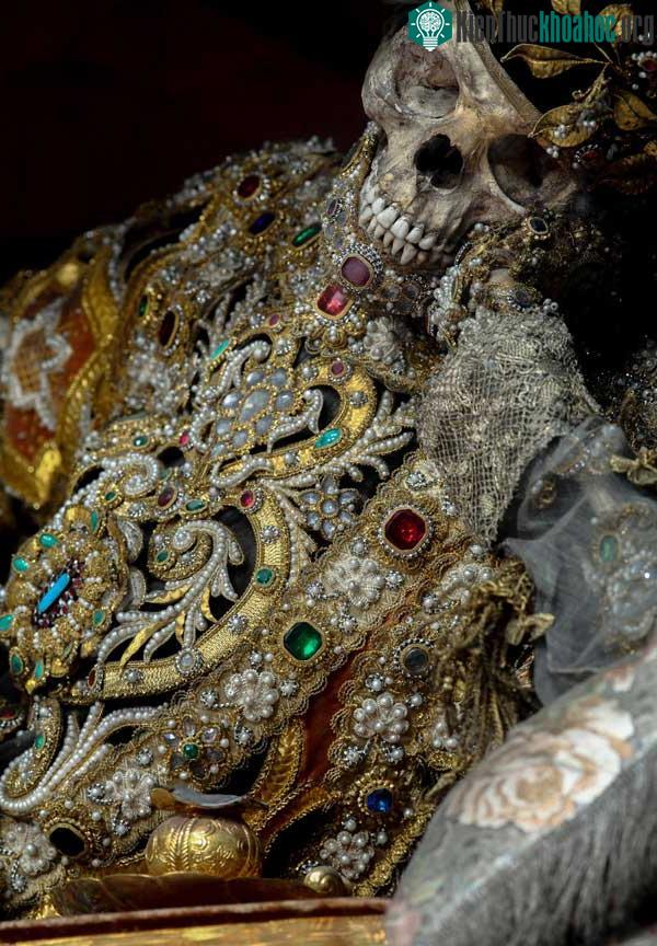 Bộ xương của Thánh Valentinus.