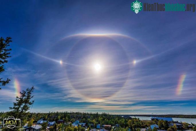 Hào quang mặt trời rực rỡ tại Yellowknife, Northwest Territories, Canada, tháng 9-2018