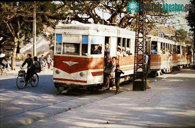 Giờ đây, thế hệ sau chỉ còn mường tượng về di sản vang bóng đất kinh kỳ một thời qua những bức ảnh