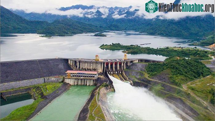 Nhà máy thủy điện Na Hang (Tuyên Quang)
