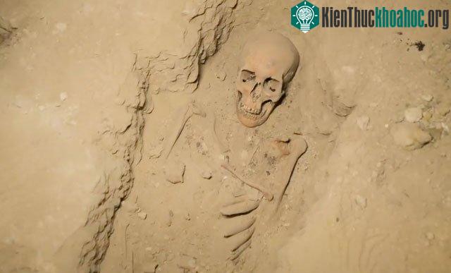 Những người chết tìm thấy ở nhà tang lễ có cả người giàu và người nghèo.