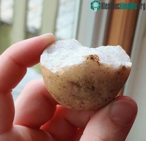 Đây đơn giản nó chỉ là một hòn đá.