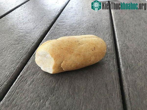 đơn giản nó chỉ là một hòn đá.