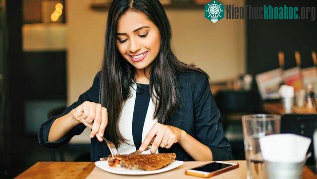 Nếu bạn ăn lệch pha với nhịp sinh học sẽ không chuyển hóa glucose theo cách thông thường.