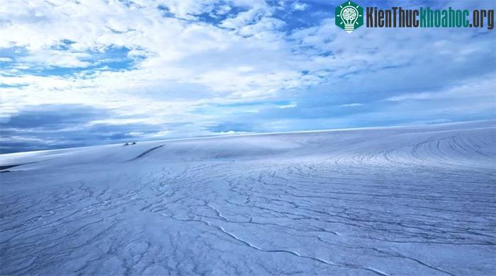Các thung lũng trông giống như chúng được hình thành do nước tan chảy bên dưới sông băng trên sao Hoả.