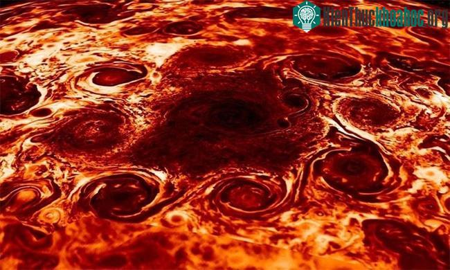 Tàu Juno chụp ảnh cụm bão trên sao Mộc