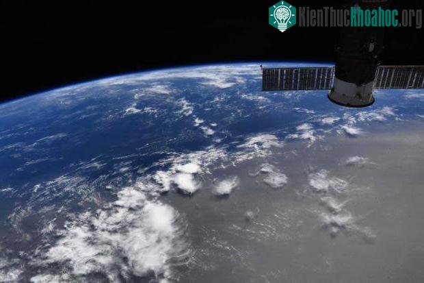 Đám mây cát bụi từ sa mạc Sahara trôi dạt trên Đại Tây Dương được phi hành gia của NASA Doug Hurley chụp từ Trạm ISS.