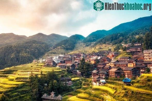Hàng nghìn người dân đã vội vã chạy lên núi sau khi nghe thấy âm thanh bí ẩn khiến họ sợ hãi.