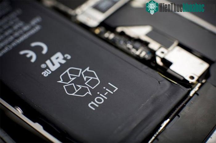 Dung lượng pin lithium-ion giảm theo chu kỳ sạc và thậm chí có thể tự xả khi không sử dụng tới