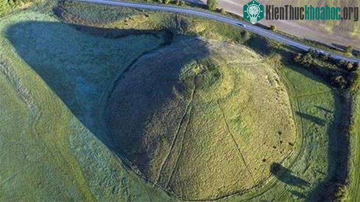 Silbury Hill không đơn giản chỉ là gò đất được đồn thổi có ma
