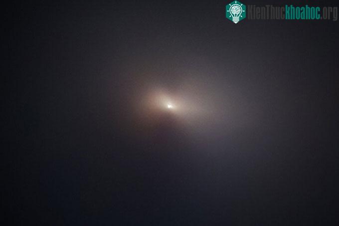 Ảnh chụp gần nhất từ trước tới nay của sao chổi NEOWISE được NASA công bố hôm 22/8.