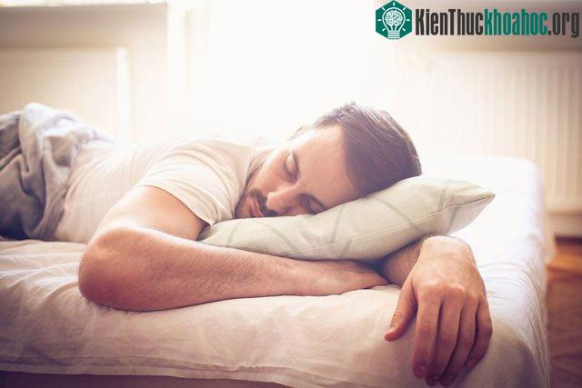 Loại thứ hai thường thấy ở người chỉ đặt cơ thể ở trạng thái nghỉ ngơi, còn não bộ vẫn đang lao nhanh